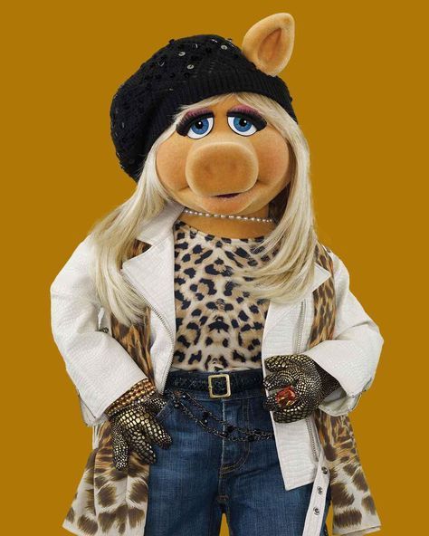 The only Fall Fashion Inspo we need Miss Piggy Costume, Person Photography, Sesame Street Muppets, Silly Puppets, The Muppet Show, Miss Piggy, Autumn Wardrobe, Tv Characters, Break Out