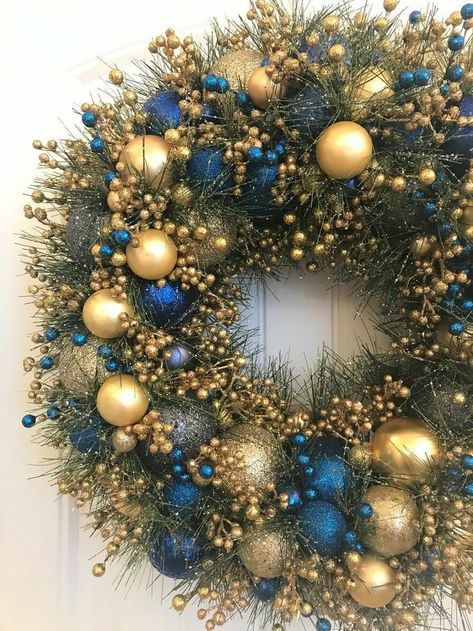 Gold And Dark Blue, Blue Christmas Tree Decorations, Blue Christmas Decor, Blue Christmas Tree, Gold Christmas Decorations, Christmas Tree Inspiration, Christmas Interiors, Christmas Wreaths For Front Door, Gold Christmas Tree