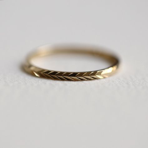 Herringbone Eternity Ring, 14K Gold Chevron Ring, 14K Gold Herringbone Ring, Diamond Cut Gold Ring, Minimalist Ring, Chevron Eternity Ring ≫ Product Details ◈ Diamond Cut Herringbone / Chevron Eternity Ring ◈ Band Width: Approx. 1.8 mm ◈ Band Height: Approx. 1.3mm ◈ Metal: Solid 14K Gold ◈ Gold Color: Yellow Gold ≫ Please read our FAQ below for more detail. Minimalist Gold Rings, Minimalistic Rings, Gold Chevron Ring, Hand Jewelry Rings, Carved Ring, Gold Chevron, Chevron Ring, Eternity Band Ring, Ring Minimalist