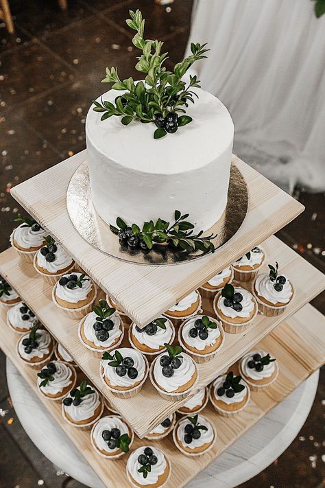 French Wine Country Wedding, Simple Green Wedding Cake, Simple Wedding Cake Green, Wedding Dessert Table Set Up, Simple Green Wedding Decor, Green Wedding Dessert Table, Green Wedding Cupcakes, 2023 Wedding Cake, Boho Wedding Dessert Table