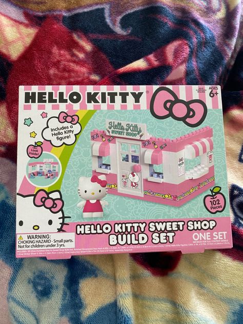 Lego Hello Kitty, Hello Kitty Lego, Lego Room Decor, Hello Kitty Birthday Party, Hello Kitty Toys, Hello Kitty Crafts, Hello Kitty Clothes, Hello Kitty Accessories, Kawaii Toys