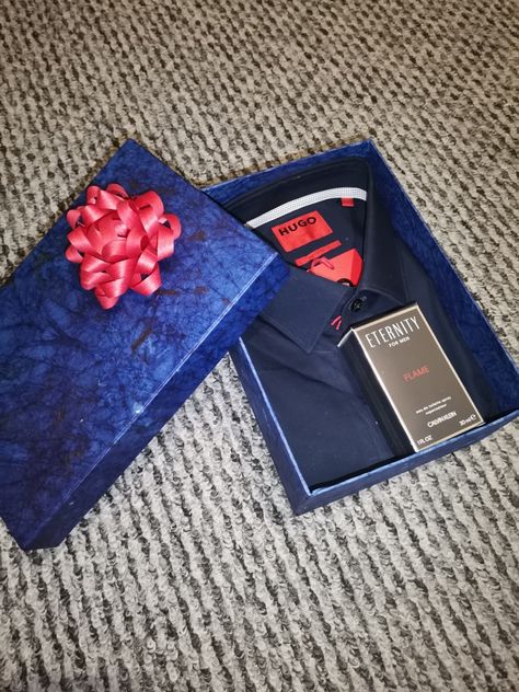 Hugo Boss Shirt, Calvin Klein Parfume Box Gifts for Boyfriends Birthday Gift For Men Boyfriends, Gift Boxes For Men Diy, Shirt Gift Box Ideas For Men, Boys Gift Ideas Boyfriends, Happy Birthday Wishes For Him, Brand Gifts, Paper Cup Crafts, Brush Tattoo, Watch Gift Box