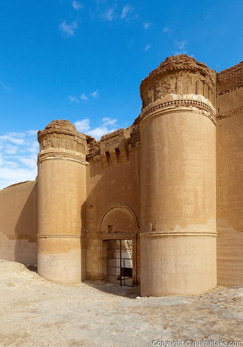 middle eastern palaces and castles | Qasr al-Hayr al-Sharqi (Eastern al-Hayr Palace or the "Eastern Castle ... Middle Eastern Village, Middle Eastern Castle, Middle Eastern Palace, David Dibble, Middle Eastern Architecture, Eastern Architecture, Middle Eastern History, Persian Architecture, Timur Tengah