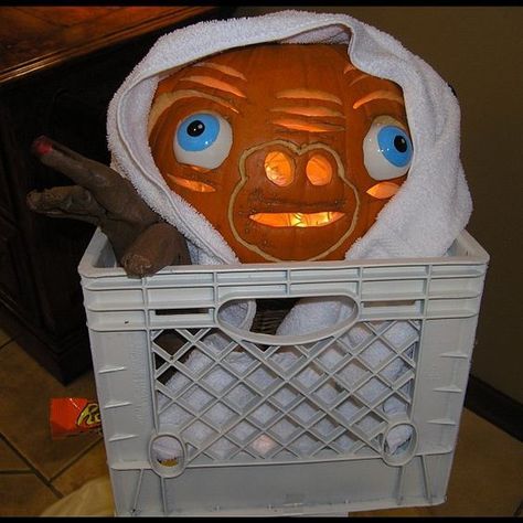 ET pumpkin Pumkin Decoration, Pumkin Carving, Pumpkin Carving Contest, Halloween Decor Diy, Pumpkin Decorating Contest, Creative Pumpkin Carving, Pumpkin Contest, Halloween Pumpkin Designs, Pumpkin Designs