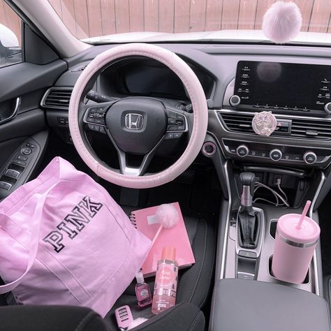 Pink Cars Inside, Inside The Car Aesthetic Pink, Light Pink Car Accessories, Pink Car Accessories Aesthetic, Pink Car Accessories Interiors, Girly Car Interior, Aesthetic Car Keys, Pink Car Decor, Pink Car Interior