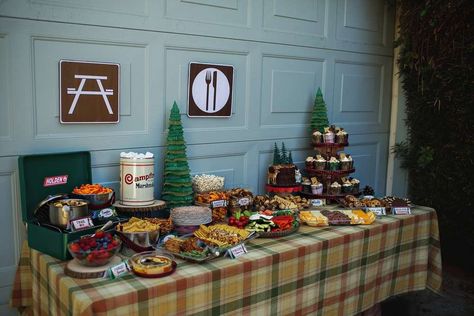 Camping Themed Party Decorations, Camping Themed Party Food, Camping Birthday Party Ideas, Vintage National Park, Camping Theme Birthday, Smokey The Bear, Mickey Mouse Clubhouse Party, Camping Photo, Forest Birthday