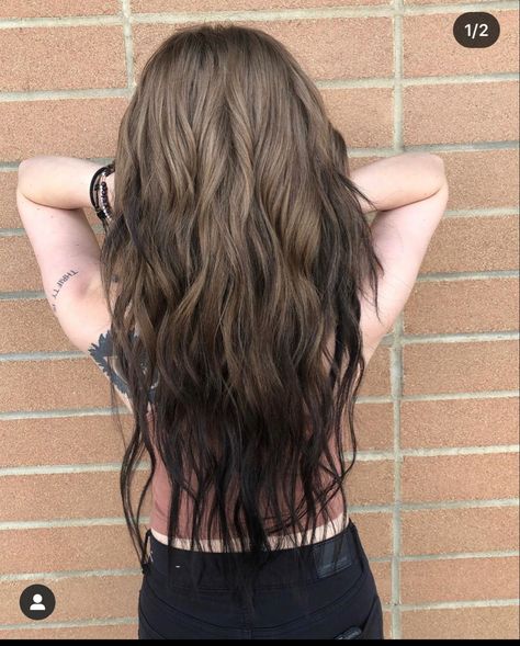 Light Brown To Dark Brown Hair Ombre, Black Tip Hair Color, Natural Ombré Hair, Reverse Balayage Brown To Black, Brown To Black Hair Ombre, Dark Hair Light Roots, Brown To Black Ombre Hair, Growing Out Dark Hair Dye, Black Dip Dye Hair