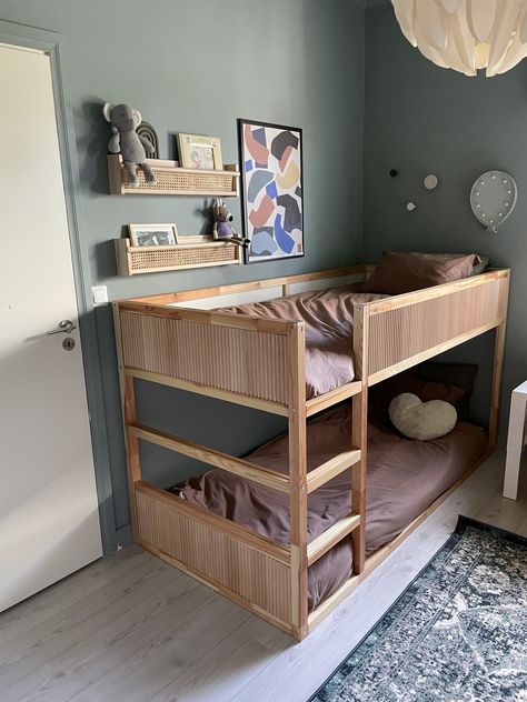 Kura Cama Ikea, Cama Ikea Kura, Kura Bed Hack, Cama Ikea, Ikea Kura Bed, Kids Rooms Inspo, Kids Shared Bedroom, Kura Bed, Ikea Kura