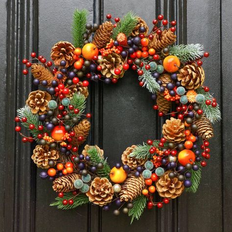 Autumn wreaths: 20 of the best to brighten up your front door Everlasting Wreath, Giant Wreath, Bright Forest, Forest Berries, Natural Christmas Wreaths, Traditional Decoration, Wreath Indoor, Pine Leaf, Traditional Wreath