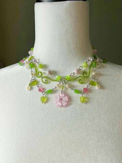 Diy Bead Embroidery, Pretty Jewelry Necklaces, Magical Jewelry, Jewelry Accessories Ideas, Handmade Beaded Jewelry, Handmade Wire Jewelry, Beaded Jewelry Patterns, Beaded Bracelets Diy, Fancy Jewelry