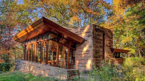 Seth Peterson Cottage, Chalet Modern, Robie House, Rental Ideas, Frank Lloyd Wright Architecture, Frank Lloyd Wright Buildings, Frank Lloyd Wright Homes, Wisconsin Travel, Bedroom Cottage