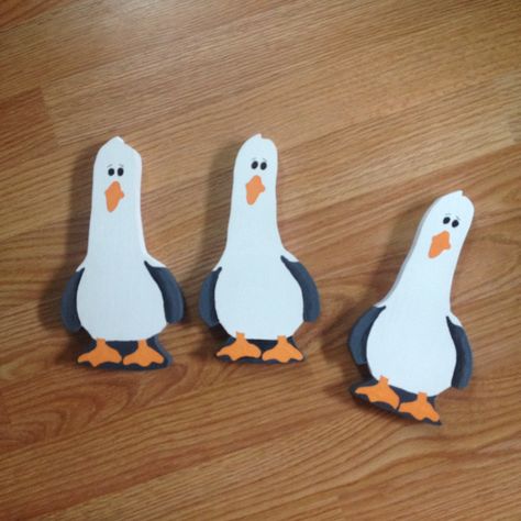 My homemade and hand painted wooden Finding Nemo seagulls! Mine, mine? 😊👍 Paper Seagulls Diy, Diy Seagull Decor, Diy Seagull, Seagull Craft, Nemo Seagulls, Finding Nemo Seagulls, Nemo Birthday Party, Finding Nemo Birthday, Post Prom