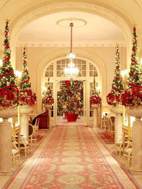 15 hotels that go all-out for Christmas London Christmas, Traditional Christmas, 판타지 아트, Magical Christmas, Holiday Decorating, Decoration Christmas, Manor House, Christmas Deco, Christmas Wedding