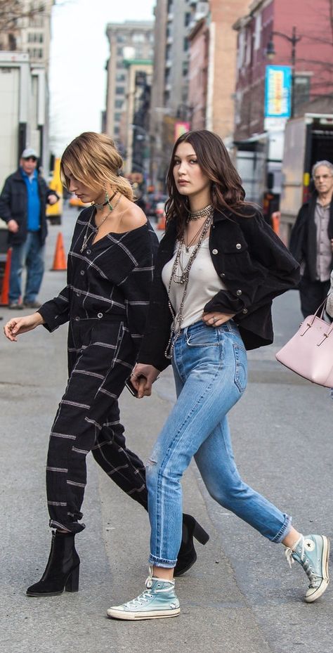 Look Hip Hop, Look Casual Chic, Bella Hadid Outfits, Bella Hadid Style, Hadid Style, Looks Street Style, Sabo Skirt, Hailey Baldwin, Celebrity Street Style