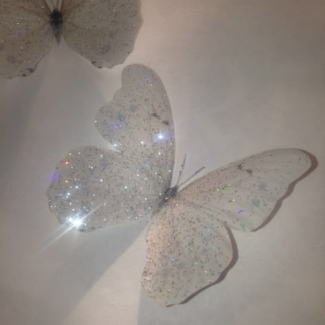 Butterflies Bedroom, Bedroom Butterfly, 3d Butterfly Wall Art, Butterfly Bedroom, Photowall Ideas, Glitter Photography, Rainbow Butterflies, Look Wallpaper, Butterfly Decal