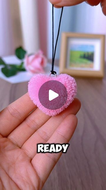 How To Make A Small Paper Bag, Diy Heart Keychain, Paper Bag Making Ideas, Wool Crafts Diy Decoration, Handmade Keychain Ideas, Keychain Ideas Diy, Paper Keychain, Wool Keychain, Heart Pom Pom