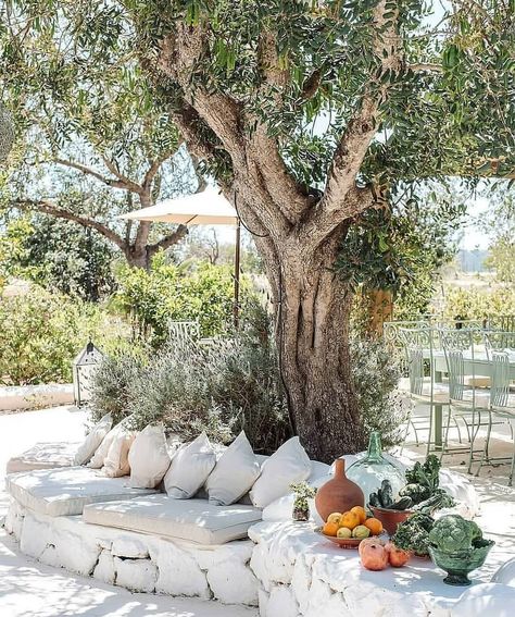 Mediterranean Nature, Terrazas Chill Out, Ibiza Restaurant, Small Balcony Ideas Apartment, Outdoor Seating Area, Casa Exterior, Balcony Ideas Apartment, Mediterranean Garden, Small Balcony Ideas