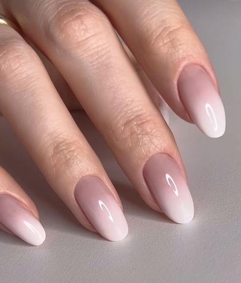 Classy Oval Nails, Manicure Degrade, Classy Ombre Nails, Ambre Nails Ombre, Dark Ombre Nails, Ambre Nails, Simple Summer Nails, Ombre Gel Nails, Elegant Touch Nails