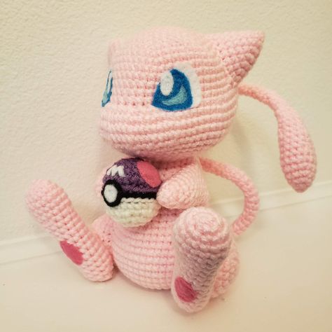 Free Mew Amigurumi Pattern — 1Up Crochet Pikachu Crochet, Pokemon Crochet Pattern, Crochet Pokemon, Pokemon Pattern, Crochet Animals Free Patterns, Crochet Design Pattern, Crochet Amigurumi Free, Fun Crochet Projects, Crochet Animal Patterns