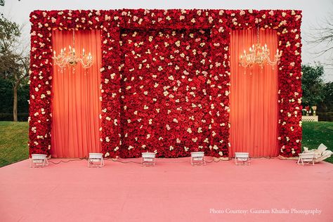 Wedding Stage Backdrop Indian, Wedding Decorations Stage Backgrounds, Tilak Stage Decoration, Wedding Decor Stage Backgrounds, Indian Wedding Stage Decoration Simple, Marriage Reception Decoration, Wedding Hall Decorations On A Budget, Small Stage Decoration, Stage Decoration For Engagement