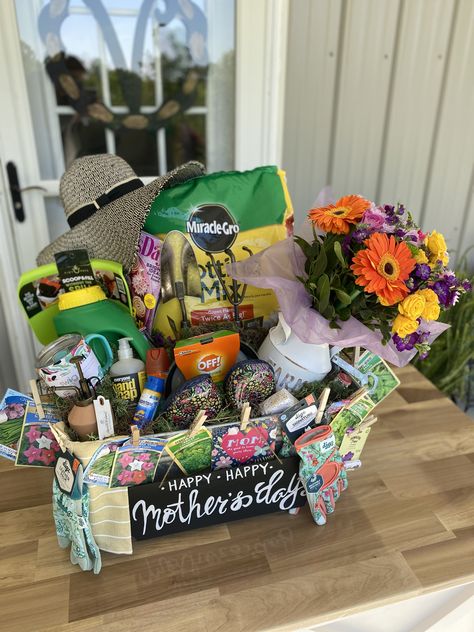 Diy Mother's Day Gift Basket, Auction Gift Basket Ideas, Gardening Gift Baskets, Auction Basket, Mothers Day Baskets, Homemade Gift Baskets, Auction Baskets, Raffle Basket, Best Gift Baskets