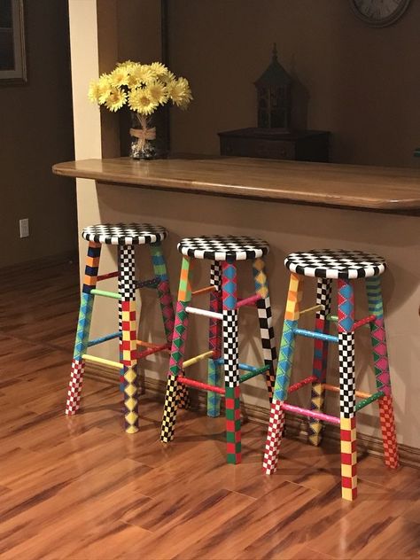 Painted Wood Chairs, Painted Bar, Whimsical Painted Furniture, Painted Stools, Whimsical Furniture, Hemma Diy, Painted Chairs, Funky Painted Furniture, Funky Furniture