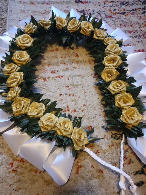 Kahoa Lei, Flower Lei Diy, How To Make Leis, Teunga Tauolunga, Money Crowns, Graduation Decor Ideas, Diy Leis, Tongan Culture, Lei Diy