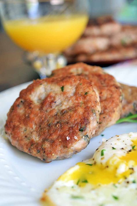 Turkey Breakfast Sausage Recipes, Paleo Breakfast Sausage, Keto Sausage Recipe, Homemade Breakfast Sausage Recipe, Shami Kebab, Homemade Turkey Sausage, Burger Board, Breakfast Sausage Patties, Turkey Sausage Recipes