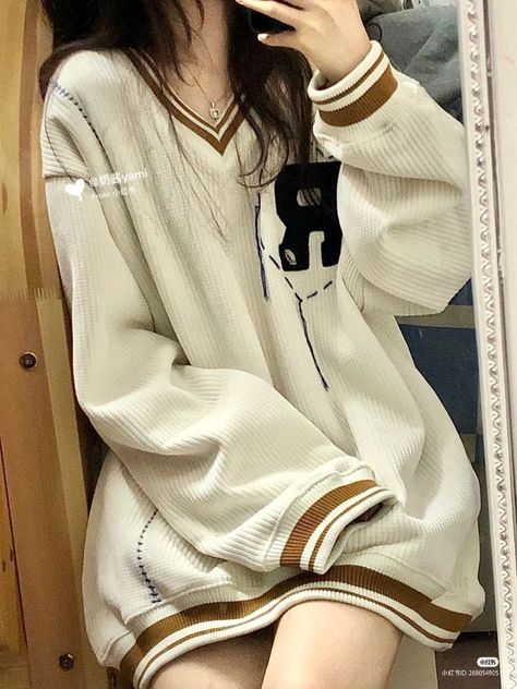 Oversized Hoodie Outfit, Sweater Preppy, Sweater Dress Oversized, Pakaian Feminin, V Neck Pullover, Korean Casual Outfits, Pullover Outfit, Mode Kpop, Hoodie Outfit