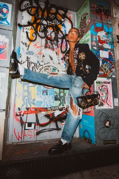 Nyc Photoshoot Ideas, Rock Photoshoot, Aesthetic Graffiti, Grunge Photoshoot, Urban Photography Portrait, Street Fashion Photoshoot, Y2k Photoshoot, Bretman Rock, Rooftop Photoshoot