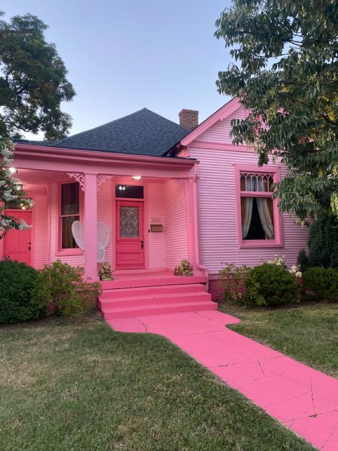 Pink Asthetics House, Pink Garden Room, Pink And Black House Next To Each Other, Pink House Outside, Pink House White Trim, Pink Ranch House, Pink House Stuff, Y2k House Exterior, Pink Houses Exterior