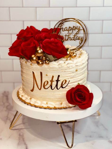 Rose And Gold Cake, 40th Birthday Cake For Women, Birthday Cake For Women Elegant, Red Velvet Birthday Cake, Modern Birthday Cakes, Red Birthday Cakes, Simple Family Meals, White Birthday Cakes, Birthday Cake For Mom