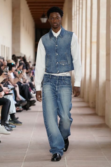 Fashion Week Menswear, Men Runway Fashion Street Styles, Denim Men Fashion, All Denim Mens Outfit, Mens All Denim Outfits, Mens Spring 2024 Fashion, All Jeans Outfit Men, Spring 2024 Menswear, Men Street Style 2024