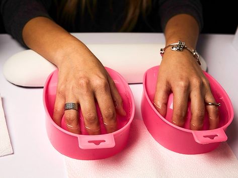 Soaking it All Off: How to Remove Gel Nails at Home Take Off Gel Nails, Soak Off Acrylic Nails, Nail Natural, Pride Nails, Nails Toes, Remove Acrylics, Emerald Nails, Remove Gel Polish, Gel Nail Removal