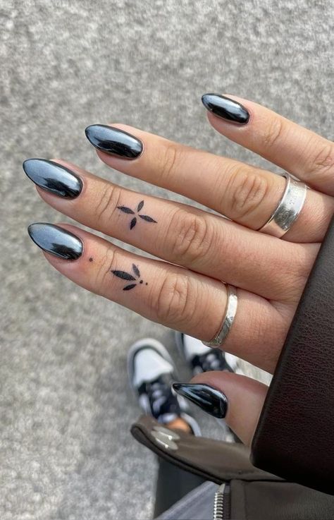 Black Chrome Nails, Manikur Kuku, Nagellack Trends, Smink Inspiration, Makijaż Smokey Eye, Black Nail, Nagel Inspo, Chrome Nails, Nail Trends