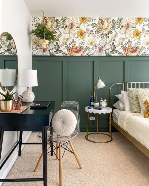 Ideas Crafts Diy, Welcome To Our Nest, Green Accent Walls, Green Board, Crafts Diy Projects, Dekorasi Kamar Tidur, Accent Wall Bedroom, Bilik Tidur, Hus Inspiration