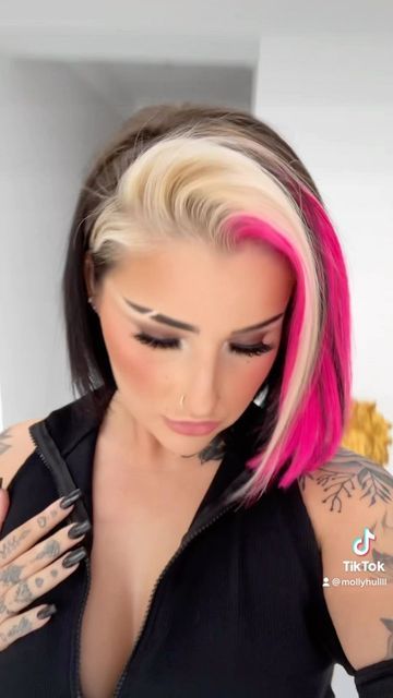 Split Hair Color Short, Split Dyed Hair Short, Two Tone Pink Hair, Bold Hair Color Ideas, Ombre Hair Color For Brunettes, Holiday Hair Color, Hair Dyed Underneath, Funky Hair, Split Dyed Hair