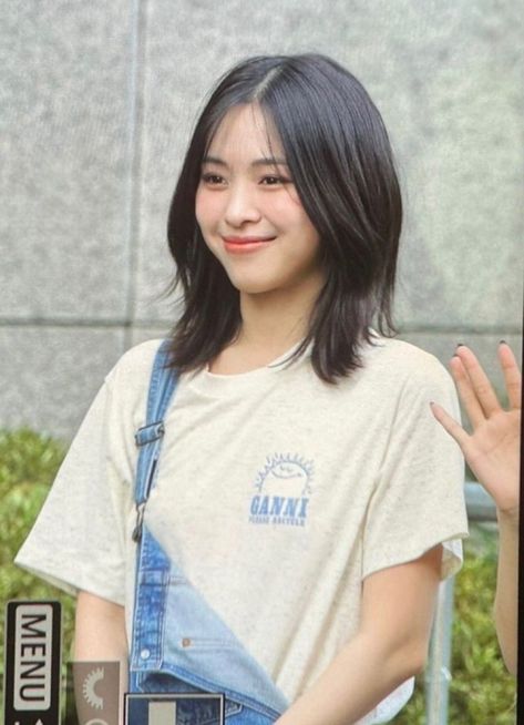 Ryujin Itzy Haircut, Ryujin Hairstyles, Ryujin Haircut, Ryujin Hair, Kpop Short Hair, Hidden Hair Color, Tomboy Haircut, Ulzzang Short Hair, Middle Hair