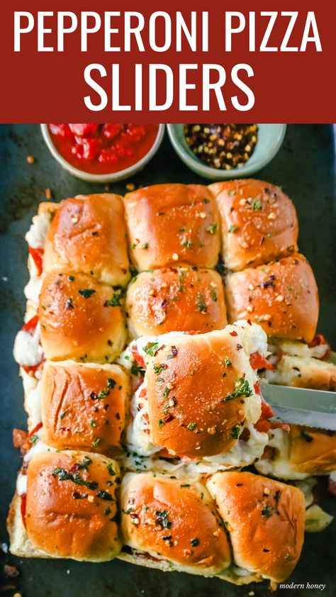 Easy Dinner Ideas With Hawaiian Rolls, Pepperoni Sliders, Pepperoni Pizza Sliders, Chef Skills, Pizza Sliders, Sliders Recipes Hawaiian Rolls, Easy Slider Recipes, Pizza Slider, Hawaiian Roll Sliders