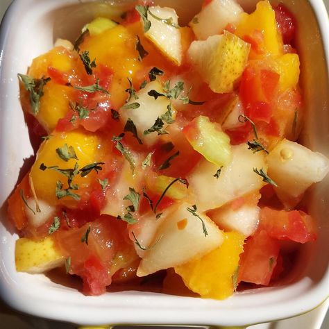 Pear-Mango Salsa Savory Pear Recipes, Pear Salsa, Fresh Mango Salsa, Cranberry Salsa, Mango Salsa Recipes, Acorn Squash Recipes, Spiced Drinks, Sage Sausage, Salsa Fresca