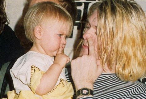 💐 on Twitter: "kurt cobain and frances bean cobain, 1993.… " Montage Of Heck, Kurt Cobain Quotes, Curco Vein, Taustakuva Iphone Disney, Kurt Cobain Photos, Kurt And Courtney, Frances Bean Cobain, Donald Cobain, Kaptan Jack Sparrow