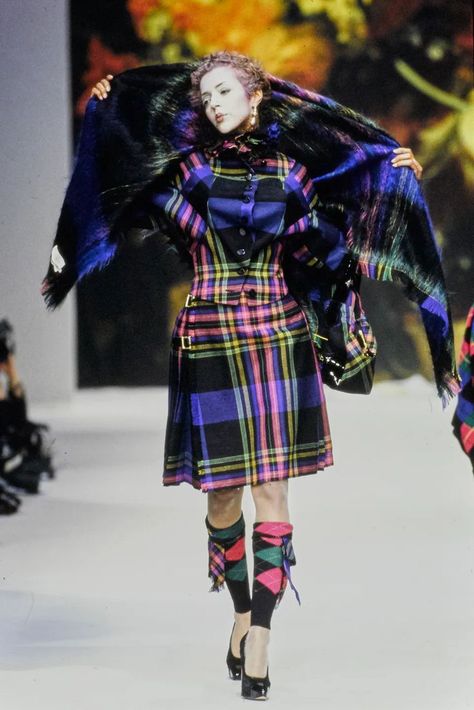 Vivienne Westwood Fashion, Tartan Fashion, Azzedine Alaia, 1990s Fashion, Plaid Fashion, Kilt, Corsets, Punk Fashion, Vivienne Westwood