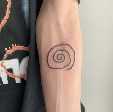 Spiral Tattoo, Spiral Tattoos, Stick Poke Tattoo, Jagua Henna, Funky Tattoos, Sick Tattoo, Tattoo Now, Poke Tattoo, Aesthetic Tattoo