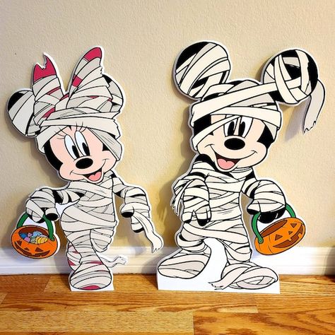 This listing is for one mickey mouse or minnie mouse halloween props. It can be for wall decor or for stand by self. Please let me know if you need a custom size or design like Donald- Goofie - Daysi. Ill be happy to help you. Thank you Legal disclaimer: This is not a licensed product.I do not Elmo Party Decorations, Mickey Craft, Disney Halloween Parties, Mickey Halloween Party, Halloween Yard Art, Mouse Halloween, Halloween Party Props, Halloween House Party, Minnie Mouse Halloween