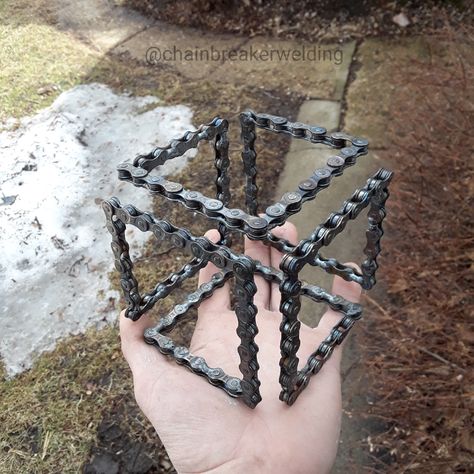 Infinity Cube, Bicycle Chains, Welding Art Projects, Bicycle Chain, Cube Design, Bike Chain, Metal Art Welded, Metal Art Diy, Metal Art Sculpture