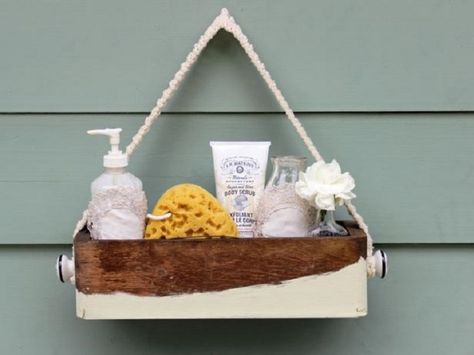 The Coolest 34 DIY Projects You Need To Make This Spring Shower Caddy Diy, Shower Caddy Ideas, Barcelona Flat, Diy Food Storage, Vintage Kitchen Accessories, Diy Frühling, Diy Spring Crafts, Old Wooden Boxes, Bathroom Window