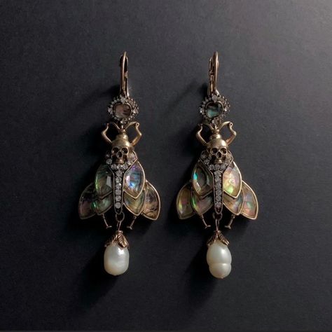 Earrings Art, Vintage Style Earrings, Insect Jewelry, Funky Jewelry, Art Deco Earrings, Cool Vintage, Abalone Shell, Jewelry Inspo, Style Earrings