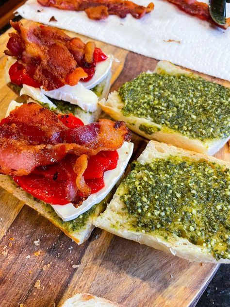 Pesto Picnic Sandwich Toasted Baguette Sandwich, Best Baguette Sandwiches, Concert Picnic Food Ideas, Baguette Sandwich Ideas, French Baguette Sandwich, Cold Sandwich Recipes, Baguette Sandwich, Pesto Sandwich, Picnic Sandwiches