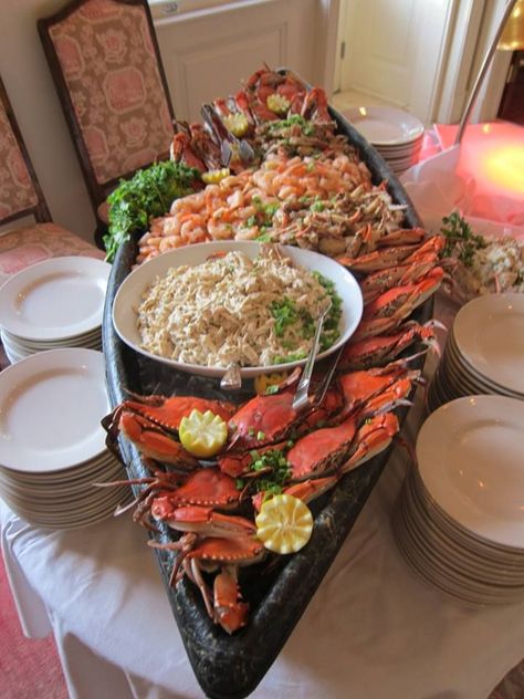 Seafood Feast Party Ideas, Food Cravings Healthy, Boiled Shrimp, New Orleans Food, Seafood Feast, Seafood Buffet, Party Spread, Seafood Platter, Dough Bowls