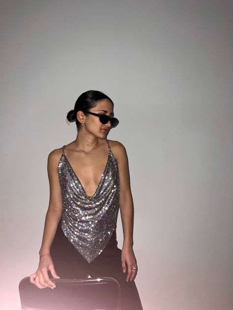 Crystal Top Outfit, Crystal Outfit Aesthetic, Bedazzled Outfit, Top Strass, Mesh Top Outfit, Halter Tops Outfit, Rave Outfits Festivals, Silver Outfits, Outfit Festival